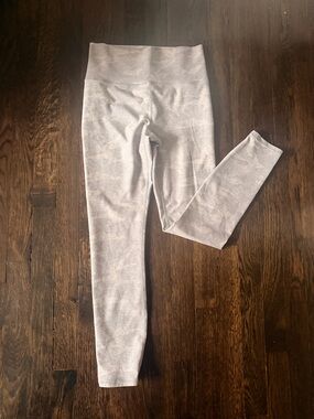 Vuori Full Length Gray Camo Leggings size S